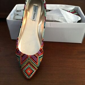 STEVE MADDEN Tapestry Flats, NIB, SZ 9.5